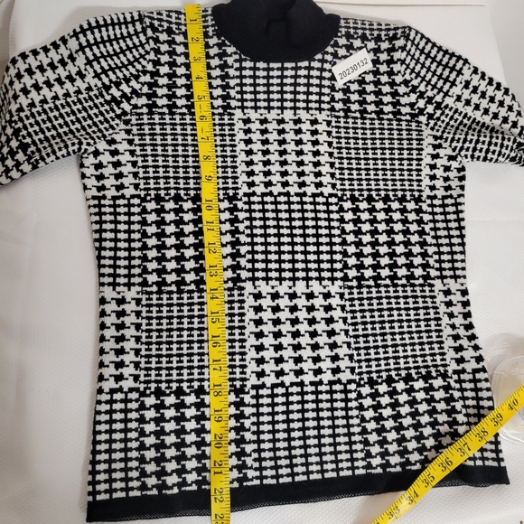 JOSEPH A ,Black and white  turtleneck  Sweater size small - Picture 8 of 8